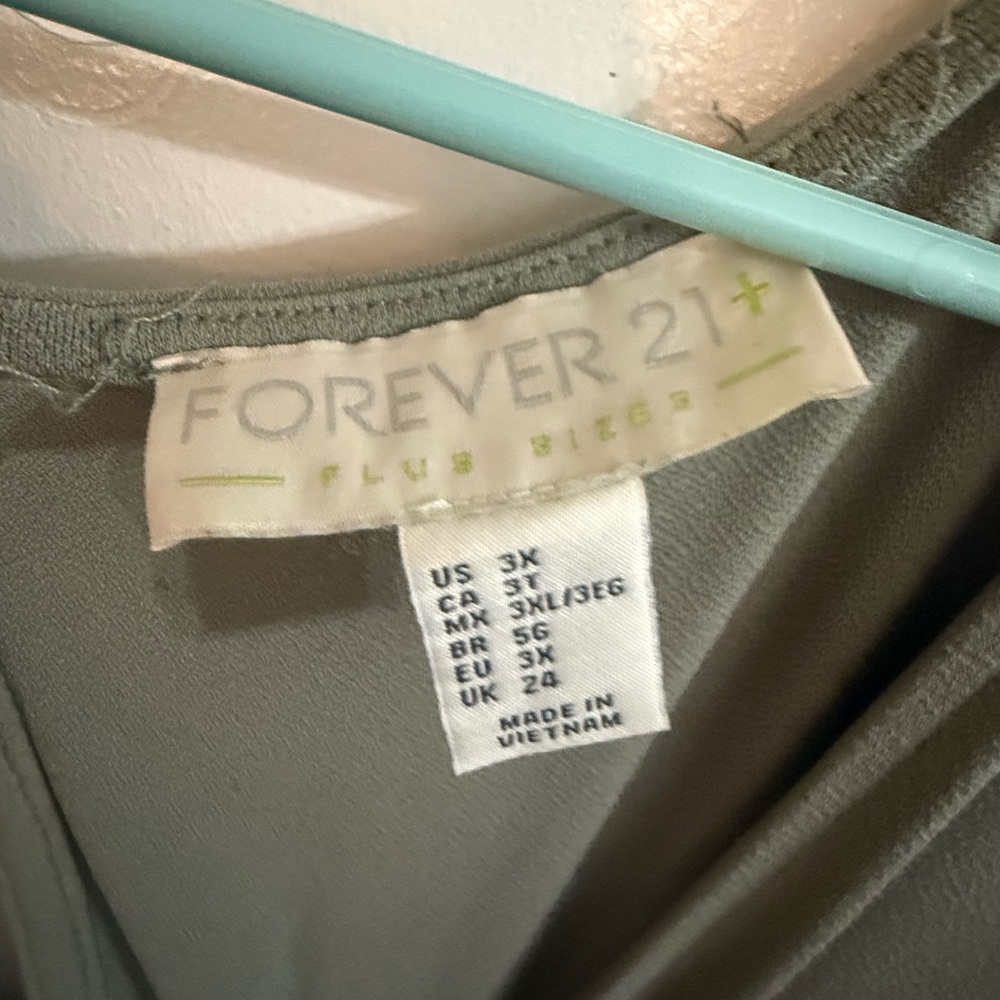 Forever 21 Plus Green Long Sleeve Romper - Picture 5 of 10